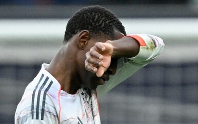 Grozan prekršaj Nicolasa Jacksona za crveni na utakmici Bayer - Bayern