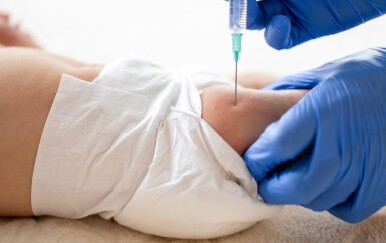 Sve više roditelja odbija ovu injekciju za bebe – liječnici upozoravaju na ozbiljan rizik za mozak!