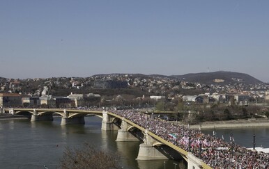 Velika okupljanja dviju glavnih stranaka u Mađarskoj uoči izbora