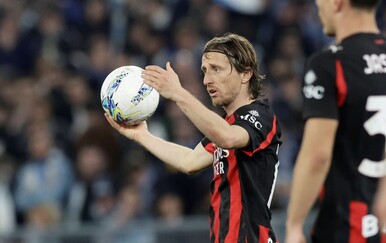 Lazio pobijedio Milan i izgledno predao naslov Serie A Interu