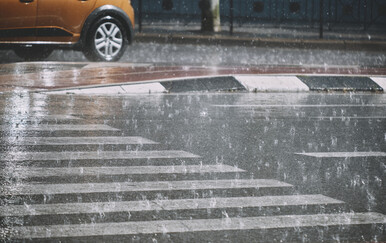Hladna fronta i ciklona donose jaku buru, zahladnjenje i lokalne pljuskove u Hrvatskoj