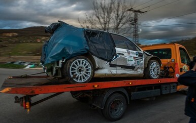 Teška nesreća na otvaranju relija: Auto je potpuno smrskan, suvozačica preminula u bolnici
