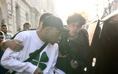 VIDEO Mbappe stigao u Manchester s torbom od 3000 eura, detalji posebno upadaju u oči