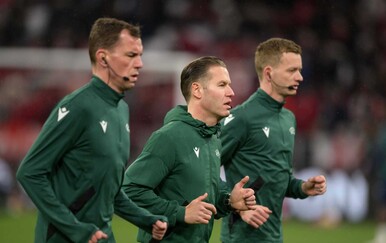 Pomoćni sudac završio na stražnjici na utakmici Lige prvaka Arsenal - Bayer