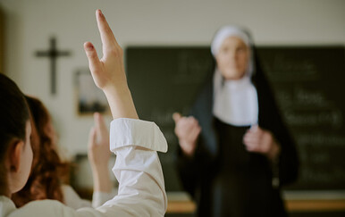 ANKETA Treba li ukinuti katolički vjeronauk u školama?