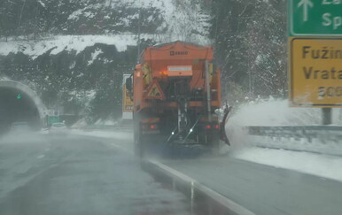 Zimski uvjeti stvorili kaos na cestama: Evo u ovom trenutku se dogodila nesreća