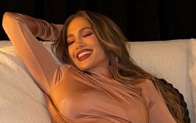 Jennifer Lopez istaknula noge u kratko haljinici
