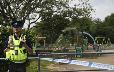 Tijelo muškarca pronađeno u kanti za smeće u parku, tri osobe uhićene