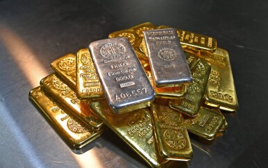 Zlato i srebro obično rastu u vrijeme ratova — zašto su sada na mjesečnom minimumu?