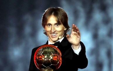 VIDEO Modrić "poklonio" Zlatnu loptu navijačima: Evo gdje možete vidjeti!
