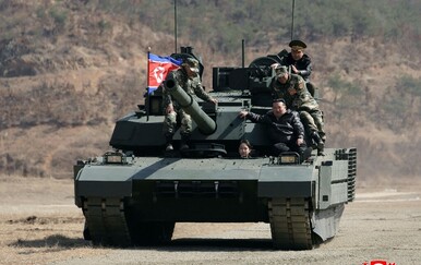 Kći tinejdžerica Kim Jong Una vozila tenk