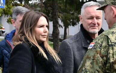 Supruga Marka Perkovića Thompsona, Sandra Perković, u Požegi privukla poglede skupocjenim modnim dodatkom