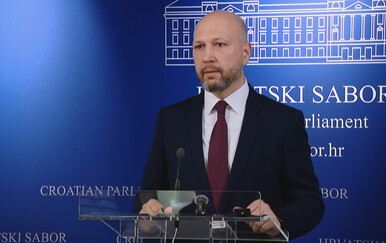 Raspudić prozvao Hajdaš Dončića zbog jakne: SDP traži da o kandidatima za ustavne suce odlučuju svi zastupnici