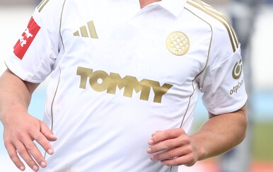 VIDEO Igrač Hajduka krenuo je u tunelu pozdraviti dječaka, a onda se dogodilo neočekivano