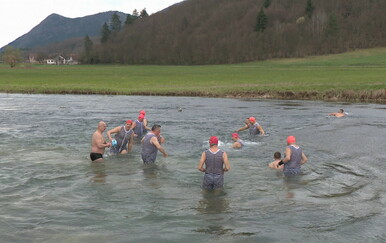 Opatijski kukali dočekali proljeće kupanjem u hladnoj rijeci Gacki