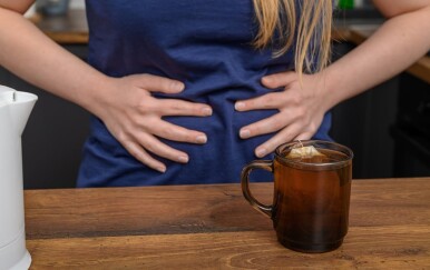 Čajevi protiv nadutosti: 11 biljaka koje će vam doslovno “ispuhati” trbuh