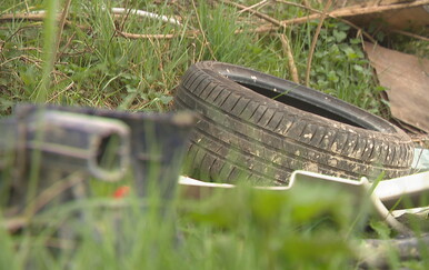 Ilegalni deponij na ulazu u Lonjsko polje: Uništene kamere i barikade od smeća dok Grad Kutina obećava novu sanaciju