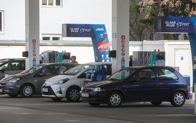 Uoči rasta cijena goriva, građani masovno pune spremnike.
