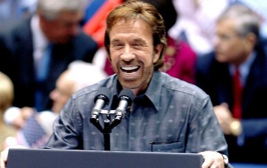 Znate li da je Chuck Norris spavao u istom krevetu kao i Putin?