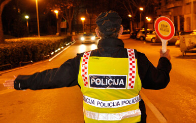 Vozači krijumčarili strane državljane, jedan htio zgaziti policajku