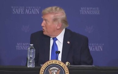 Trump držao govor, pa se okrenuo prema najbližem suradniku: "Ti si prvi rekao da napadnemo". Nije mu bilo ugodno