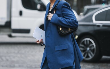 Ponuda tamnoplavih sakoa u trgovinama