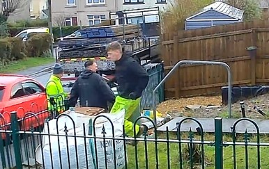 Kamera otkrila zašto je radnik pobjegao kao muha bez glave, snimka nasmijala gledatelje