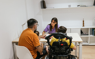 Ružić najavio kartice za inkluzivni dodatak, roditelji strahuju da je riječ o kontroli i novoj prepreci