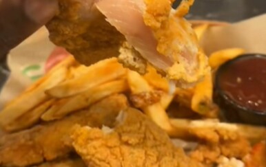 Pogledajte što su mu poslužili u zračnoj luci: "Kako možete ovo nekome poslužiti"