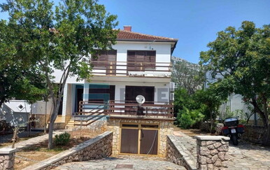 U Starigradu se prodaje kuća sa dva stana za 290 tisuća eura