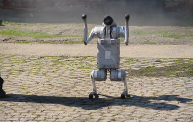 Prvi ulazi u zadimljene prostore i pomaže spasiti živote - vatrogasci dobivaju novo pojačanje: "Sve je prepreke prošao bez problema"