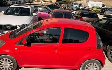 Prizor sa splitskog parkirališta podsjetio na igricu, a gledatelje nasmijao i fotograf