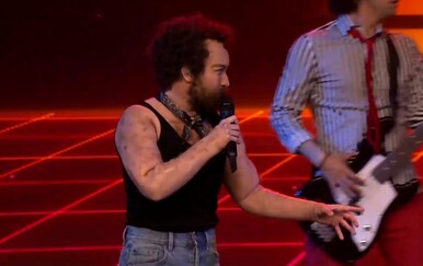 Dora Trogrlić kao Michael Sembello u showu Tvoje lice zvuči poznato