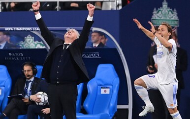 VIDEO Dosad neviđena snimka: Ovako su Ancelotti i Modrić bodrili suigrače na poluvremenu finala Lige prvaka