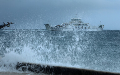 Upaljen alarm za cijelu zemlju: Orkanski vjetar ruši sve pred sobom, u Lici se očekuje novi deblji pokrivač