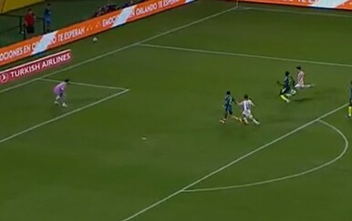 Petar Musa pogodio gredu pa vratnicu na utakmici Kolumbija - Hrvatska