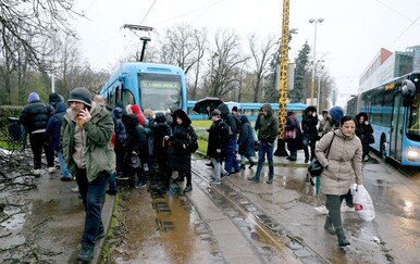 Olujni vjetar paralizirao javni prijevoz: Koje tramvajske i autobusne linije prometuju i gdje