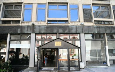 Policija istražuje smrt 25-godišnjakinje ispred fakulteta u Beogradu: Svemu prethodila eksplozija pirotehnike