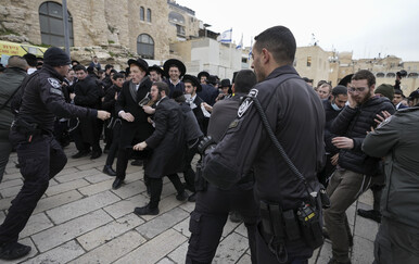 Izraelski oporbeni Lapid zahtijeva hitno novačenje 80.000 ultraortodoksnih Židova zbog manjka vojnika u IDF-u