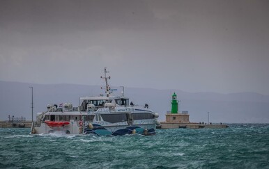 Putnici se suočavaju s izmijenjenim redom plovidbe zbog vremena