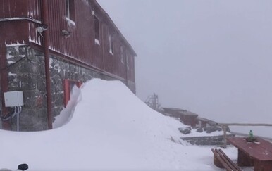 VIDEO Na Zavižanu je pao skoro metar snijega, pogledajte prizore