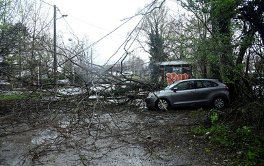 U nevremenu u Zagrebu oštećene 24 osnovne i 16 srednjih škola