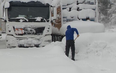 Zimska idila u dijelovima zemlje, u ovom je gradu palo više od pola metra snijega. Gradonačelnik: "Djeca su išla u školu"