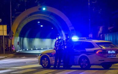 Teška prometna nesreća u tunelu: Poginuo vozač, policija zaustavila promet