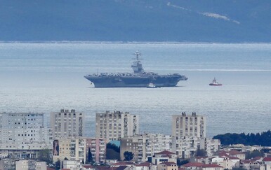FOTO Najveći američki nosač aviona uplovio u splitsku luku