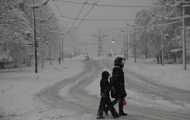 U susjedstvu zbog nevremena nema struje, na snazi upozorenja: Neka područja poplavljena, hitne službe na terenu