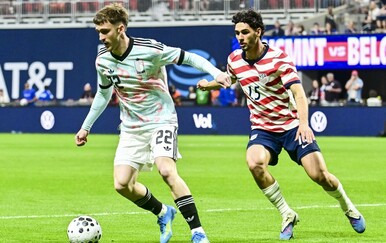 Bizarna uvertira u Svjetsko prvenstvo: Slične boje dresove izazvale zbunjenost među igračima