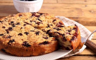 Kolač s borovnicama: Sočan, mirisan i savršen za uživanje u proljeću