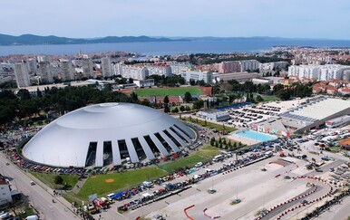 Auto izletio sa staze i zabio se u ljude, među ozlijeđenima i beba