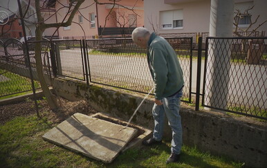 Septičke jame u Lučkom pune se brže nego što ih itko prazni, a na red se čeka mjesecima: “Kad je pljusak plivamo tu. Neki put i u fekalijama”